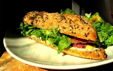 Sandwich cu salam uscat